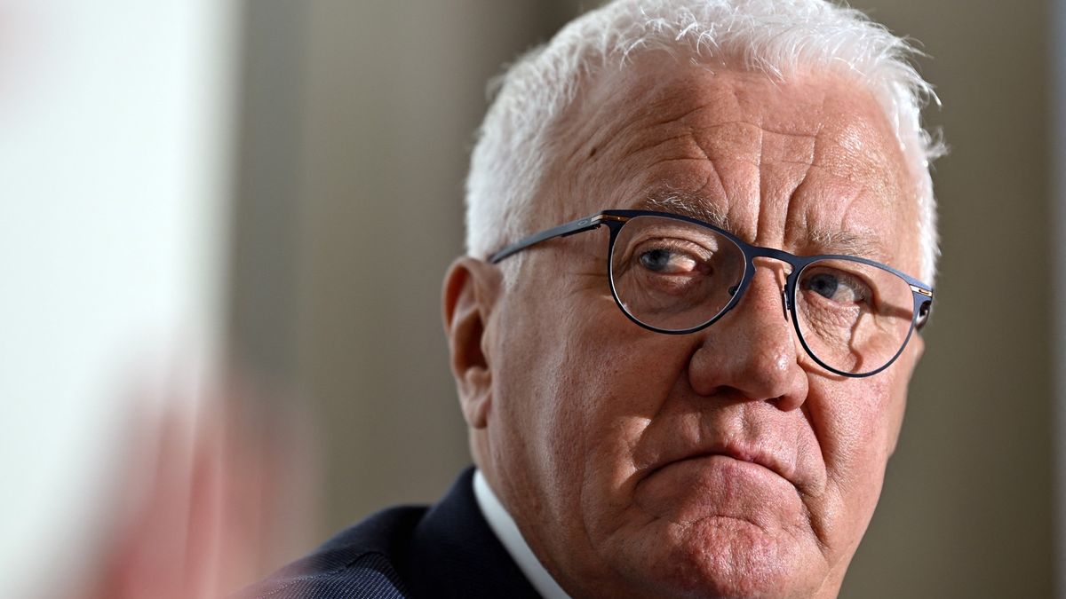 Patrick Lefevere: big, tough and successful boss.  But don’t talk about the woman in front of him